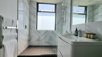 Sweet Escape by Waterfront w Carpark