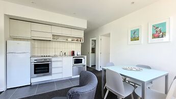 Sweet Escape by Waterfront w Carpark