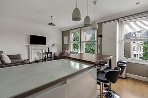 Immaculate 2 Bed Flat in West Kensington