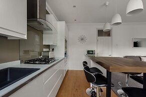 Immaculate 2 Bed Flat in West Kensington
