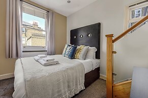 Immaculate 2 Bed Flat in West Kensington