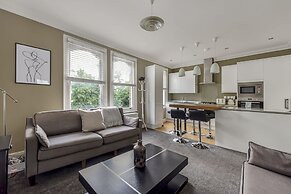 Immaculate 2 Bed Flat in West Kensington