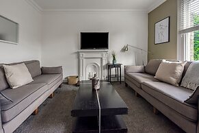Immaculate 2 Bed Flat in West Kensington