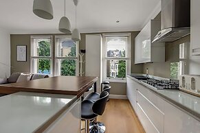 Immaculate 2 Bed Flat in West Kensington