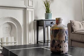 Immaculate 2 Bed Flat in West Kensington