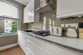 Immaculate 2 Bed Flat in West Kensington