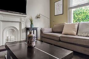 Immaculate 2 Bed Flat in West Kensington