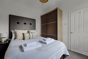 Immaculate 2 Bed Flat in West Kensington