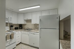 207 Fully Furnished 1BR Suite-Prime Location! by RedAwning