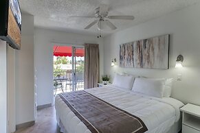 206 Fully Furnished 1BR Suite-Prime Location! by RedAwning