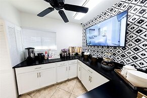 248 Fully Furnished 1BR Suite-Pet Friendly! by RedAwning