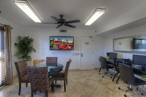 115 Fully Furnished 1BR Suite-Prime Location! by RedAwning