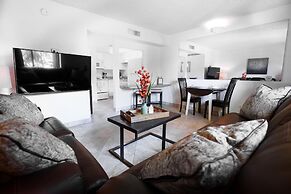 124 Fully Furnished 1BR Suite-Prime Location! by RedAwning