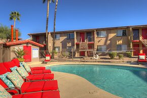 119 Fully Furnished 1BR Suite-Outdoor Pool! by RedAwning
