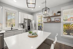 1352 Laurel Grove 3 Bedroom Home by RedAwning