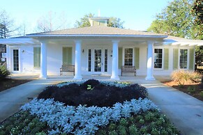 1352 Laurel Grove 3 Bedroom Home by RedAwning