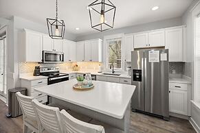 1352 Laurel Grove 3 Bedroom Home by RedAwning