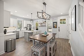 1352 Laurel Grove 3 Bedroom Home by RedAwning