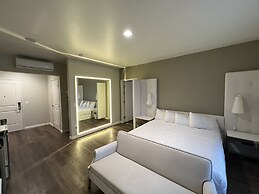 Aspire Inn & Suites Orange