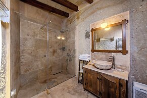 Pegas Cave Suites