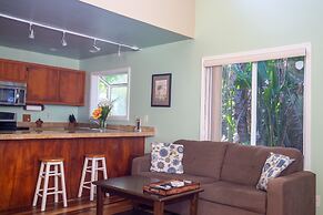 Hale Honu 2 Bedroom Home by RedAwning