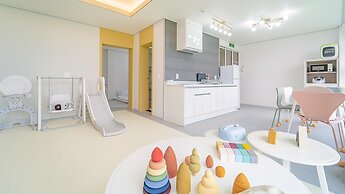 Jeju Kidsgajok Badatgahauseu