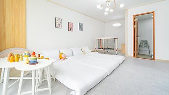 Jeju Kidsgajok Badatgahauseu