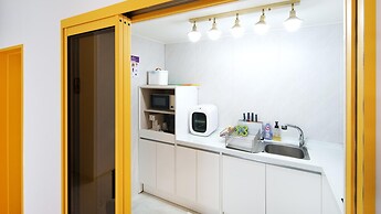 Jeju Kidsgajok Badatgahauseu