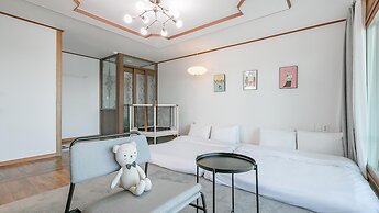 Jeju Kidsgajok Badatgahauseu