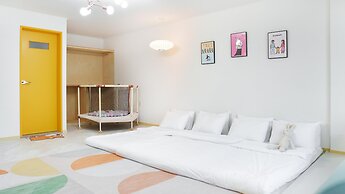 Jeju Kidsgajok Badatgahauseu