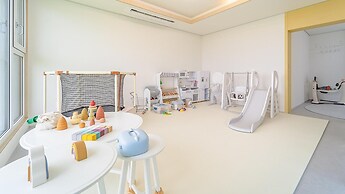 Jeju Kidsgajok Badatgahauseu