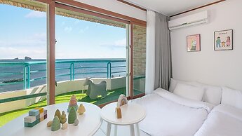 Jeju Kidsgajok Badatgahauseu