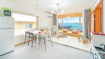 Jeju Kidsgajok Badatgahauseu