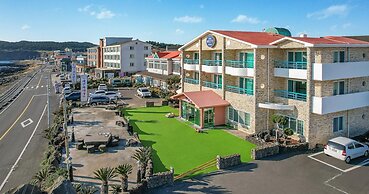 Jeju Kidsgajok Badatgahauseu