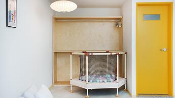 Jeju Kidsgajok Badatgahauseu