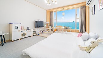 Jeju Kidsgajok Badatgahauseu