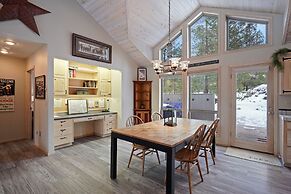 Beautifully Updated 6 Todd Home with Hot Tub and Easy Access to SHARC 