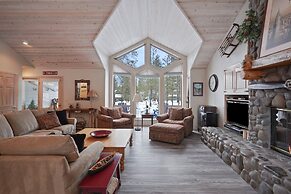 Beautifully Updated 6 Todd Home with Hot Tub and Easy Access to SHARC 