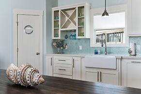 Ohana 3 Bedroom Home by RedAwning