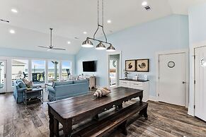 Ohana 3 Bedroom Home by RedAwning