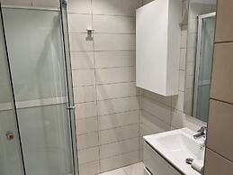 Stunning 2-Room Penthouse Lakeview W11