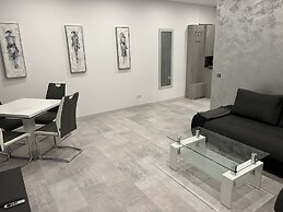 Stunning 2-Room Penthouse Lakeview W11