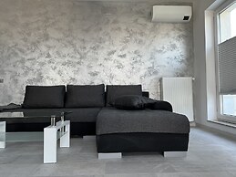 Stunning 2-Room Penthouse Lakeview W11