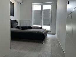 Stunning 2-Room Penthouse Lakeview W11