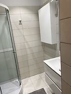 Stunning 2-Room Penthouse Lakeview W11