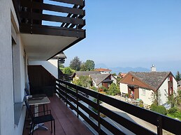 Cozy Apartment With Lake View for 6 Guests