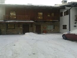 Baita Plagnol Near Sestriere Ski Slopes