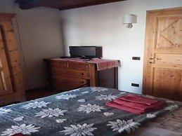 Baita Plagnol Near Sestriere Ski Slopes