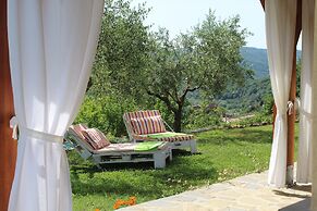 Ecolodge Selvitelle - Sustainable Retreat Amidst Olive Groves in Cilen