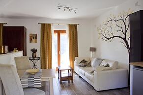 Ecolodge Selvitelle - Sustainable Retreat Amidst Olive Groves in Cilen